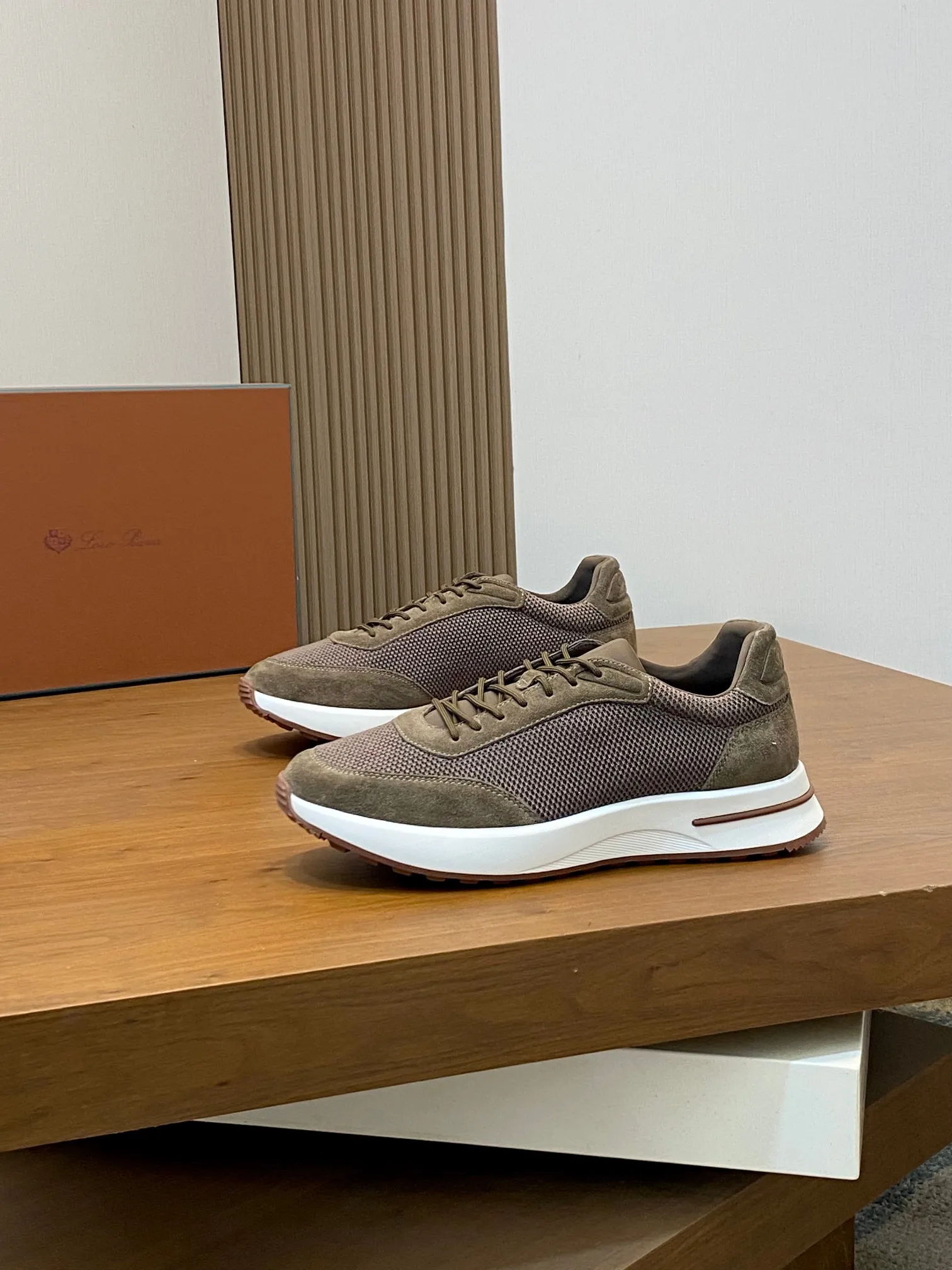 Factory price: 480💰 Loro Piana - Classic casual shoes, men's lace-up casual shoes and sneakers, high-quality lightweight and comfortable fabrics, suitable for outdoor leisure, the color scheme is young and energetic, and it looks great with sportswear or casual suits! Code number: 38-44 (45, 46, can be customized)